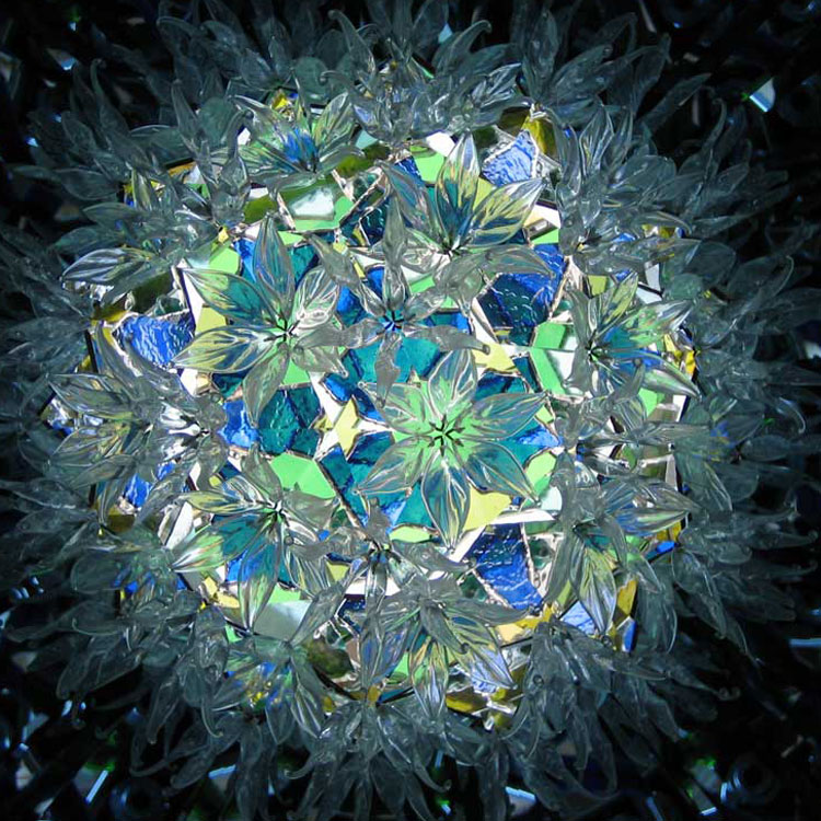 万華鏡作家 中里保子の「森の音」内観